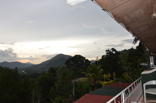 Oyo 436 Sandakelum Tourist Guest House Kandy Zewnętrze zdjęcie